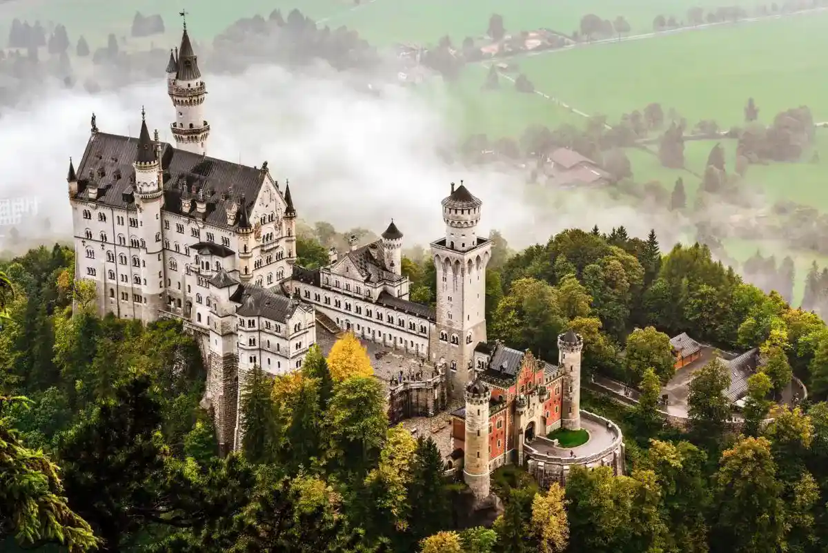 Schloss Neuschwanstein aus der Luft