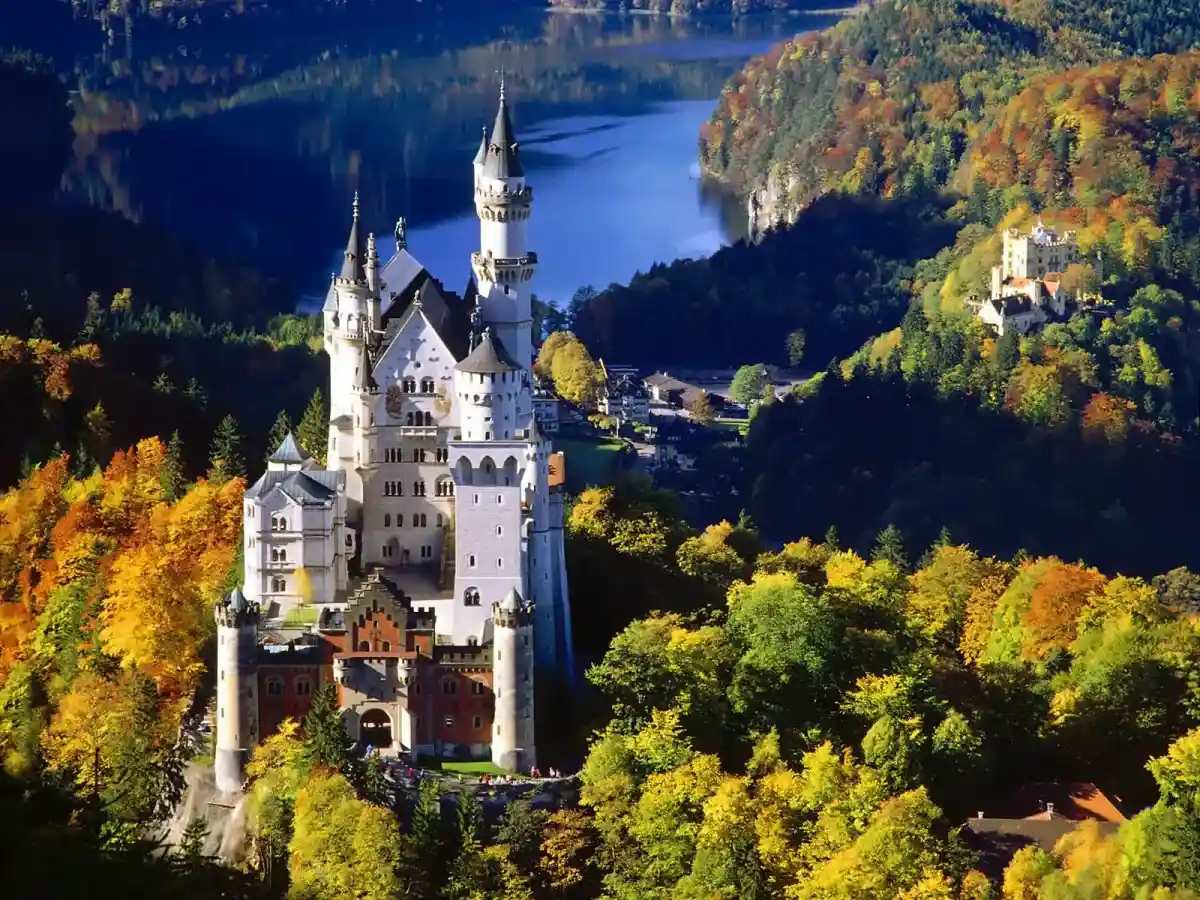 Schloss Neuschwanstein aus der Luft